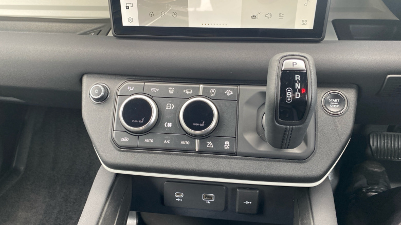 Land Rover Defender 3.0 D250 X-Dynamic SE 90 3dr Auto Diesel Estate